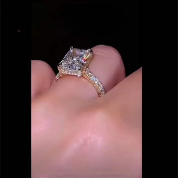 Radiant Cut Lab Grown Diamond Ring D VS1 1–3Ct 18K Yellow Gold