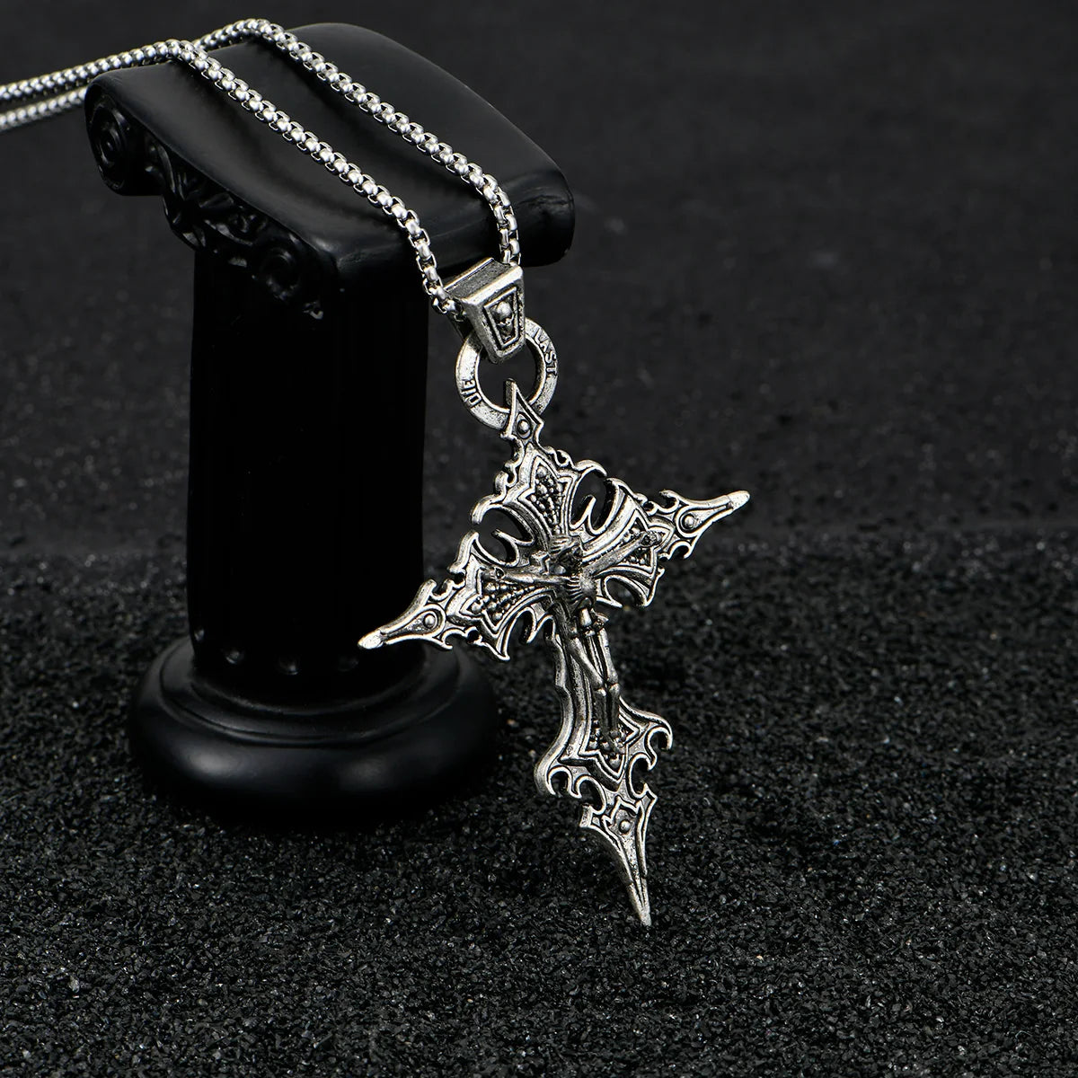 Retro Gothic Skull Cross Necklace – Nail Pendant Halloween Jewelry