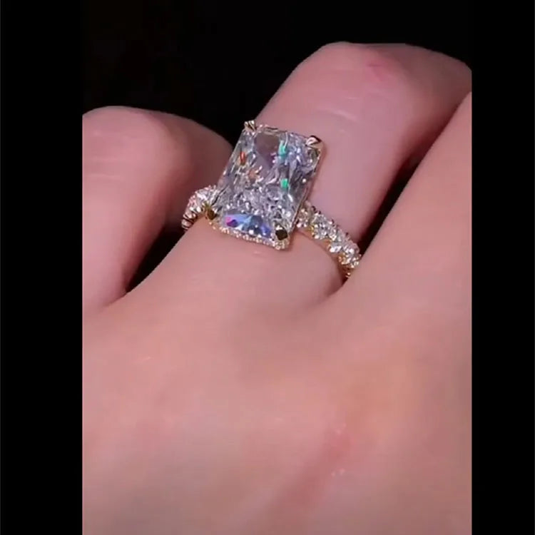 Radiant Cut Lab Grown Diamond Ring D VS1 1–3Ct 18K Yellow Gold
